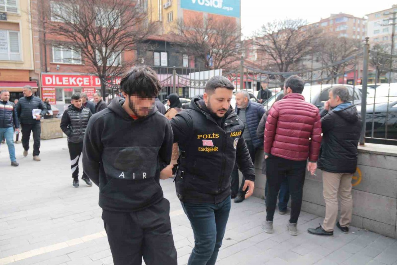 İranlı şahsın bıçaklanarak öldürülmesiyle ilgili Afganistan uyruklu 6 şüpheli adliyeye sevk edildi