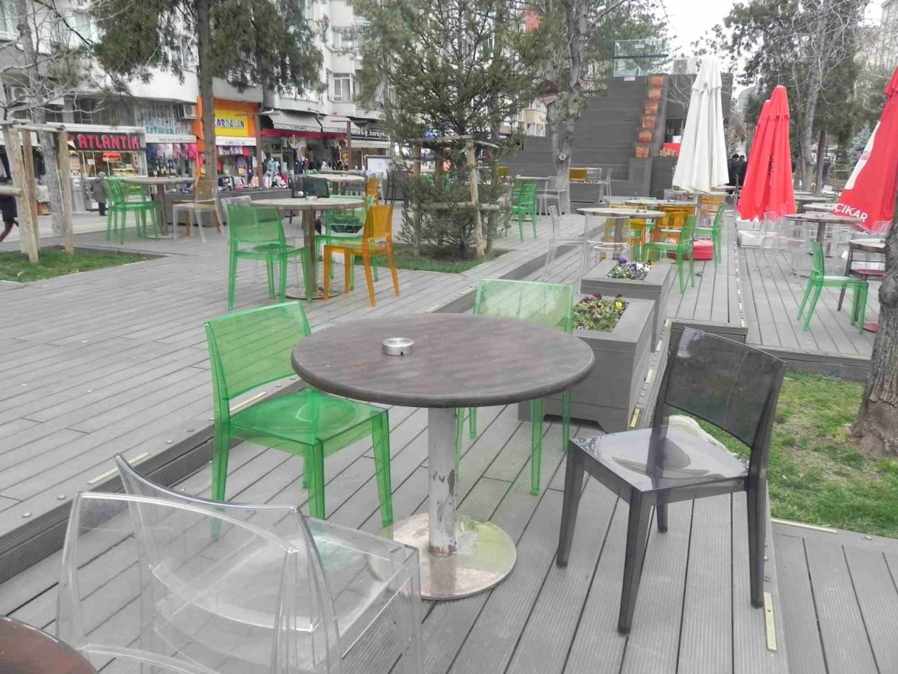 Havalar soğudu çay bahçeleri boş kaldı