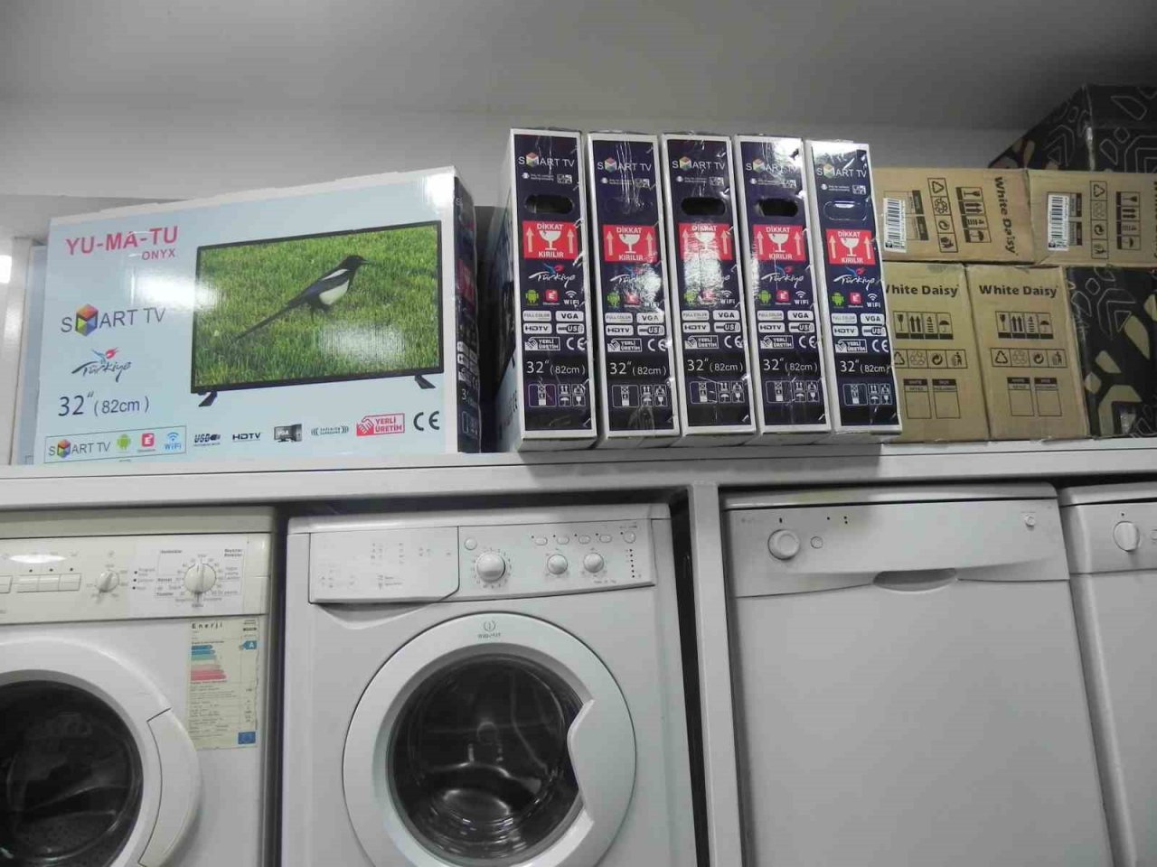 Eskişehir’de depremzedelere ücretsiz ikinci el eşya