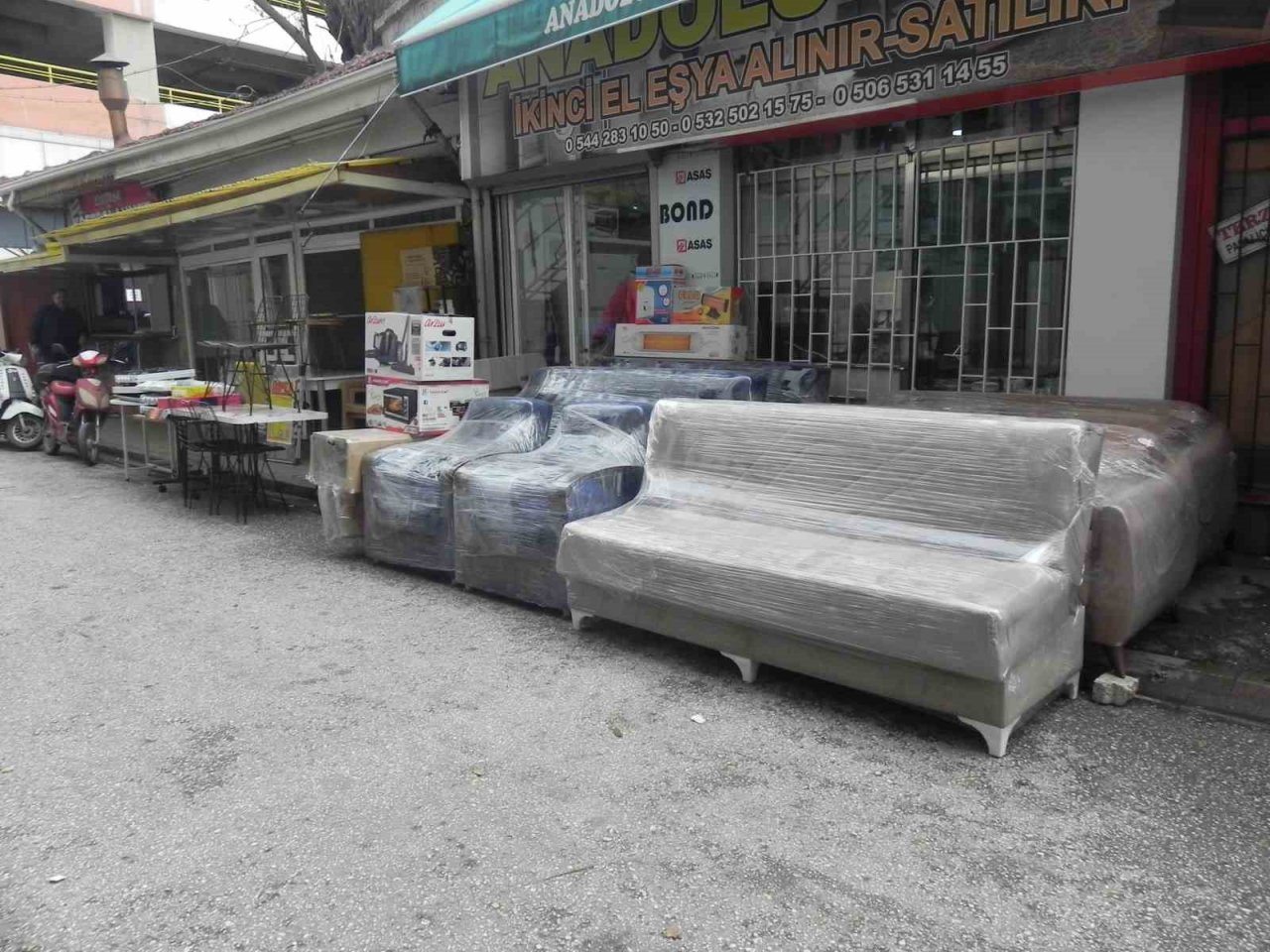 Eskişehir’de depremzedelere ücretsiz ikinci el eşya