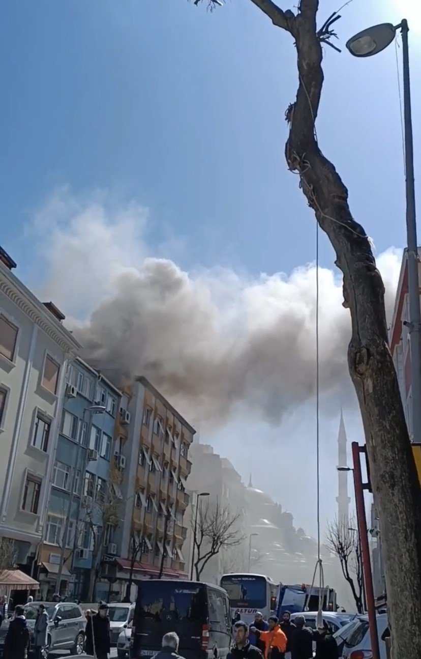 Fatih’te Kur’an kursunda yangın: 4 kişi dumandan etkilendi