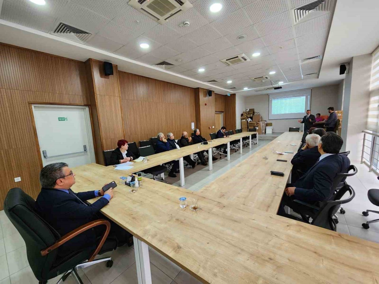 Başkan Sezer, depremzedeler için yapılan çalışmaları anlattı