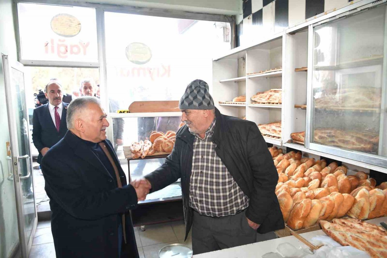 Başkan Büyükkılıç, Tomarza’da esnaf ve vatandaşla buluştu