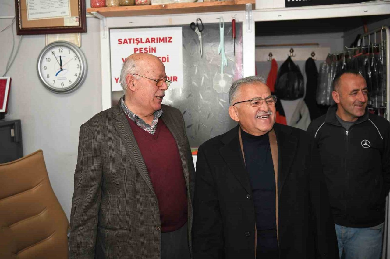 Başkan Büyükkılıç, Tomarza’da esnaf ve vatandaşla buluştu