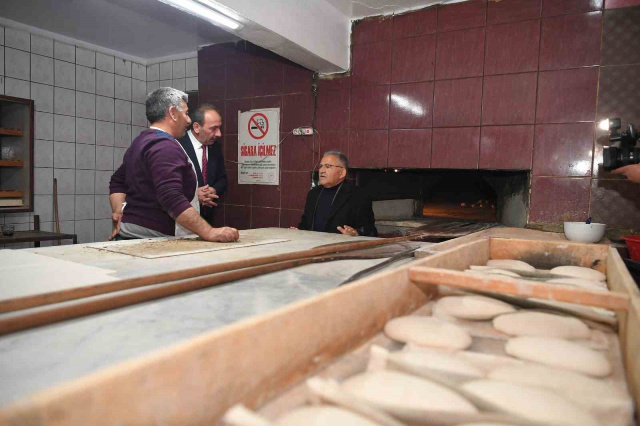 Başkan Büyükkılıç, Tomarza’da esnaf ve vatandaşla buluştu