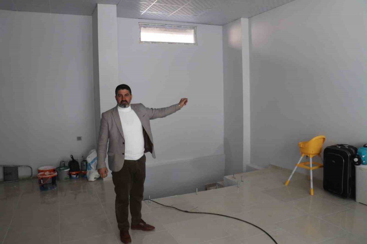 Depremde çatlak dahi oluşmayan binanın müteahhidi konuştu