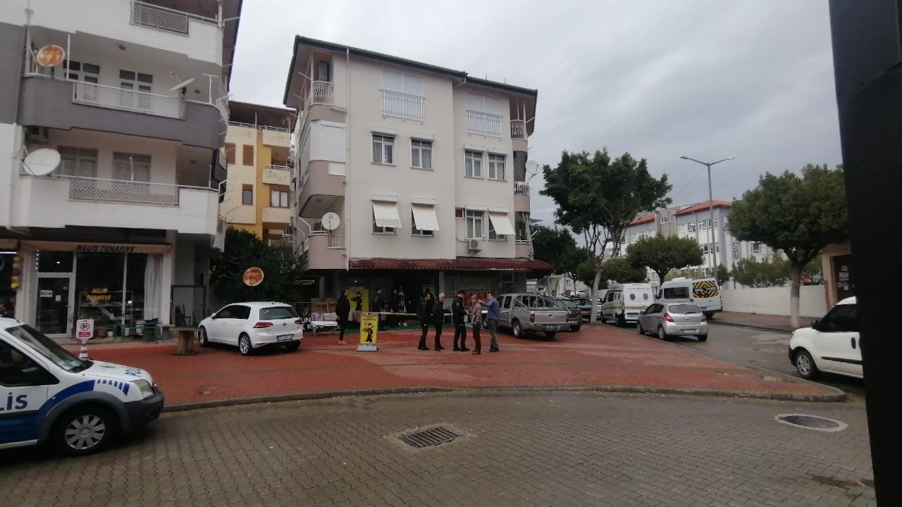 Antalya’da 1 kişinin yaralandığı silahlı saldırı güvenlik kamerasında