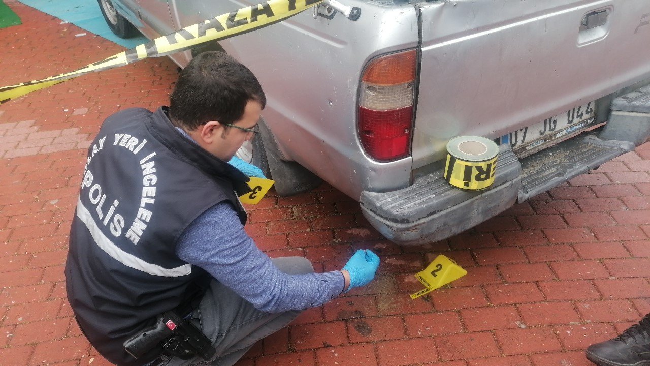 Antalya’da 1 kişinin yaralandığı silahlı saldırı güvenlik kamerasında