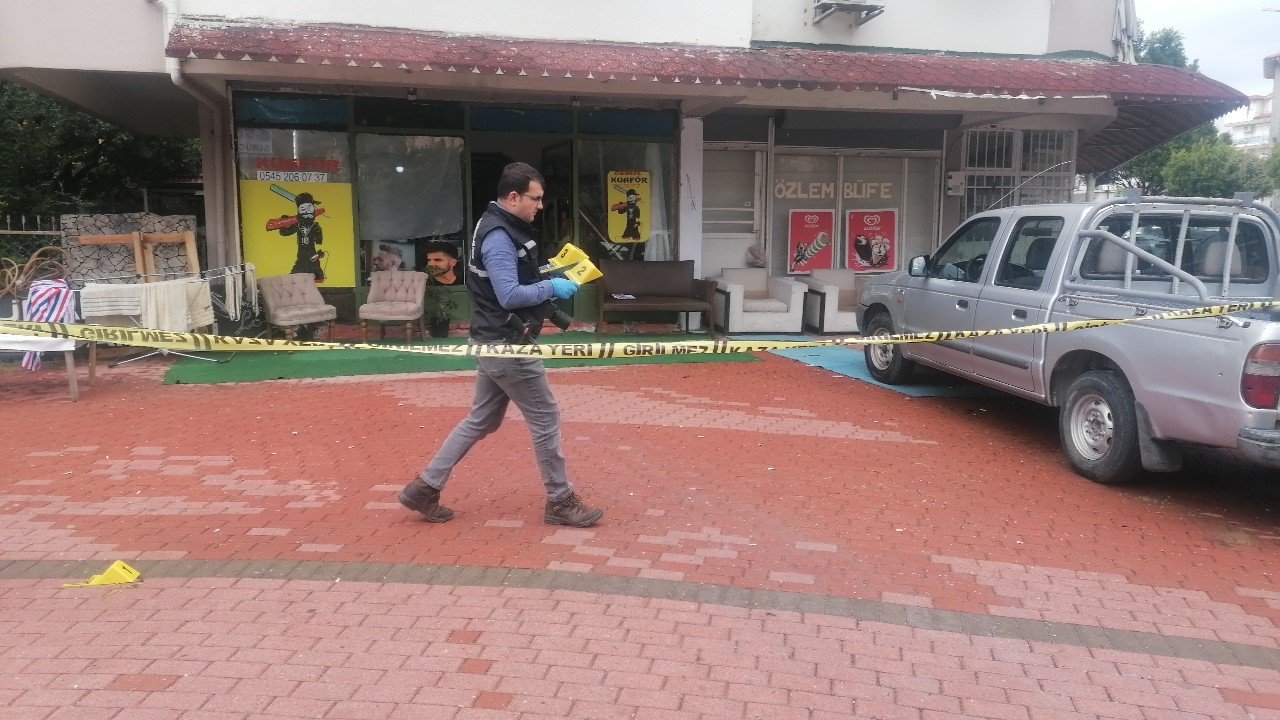 Antalya’da 1 kişinin yaralandığı silahlı saldırı güvenlik kamerasında