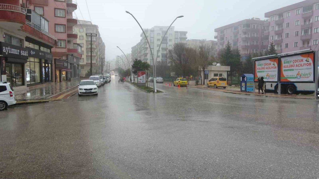 Mardin’de sağanak yağış etkili oldu
