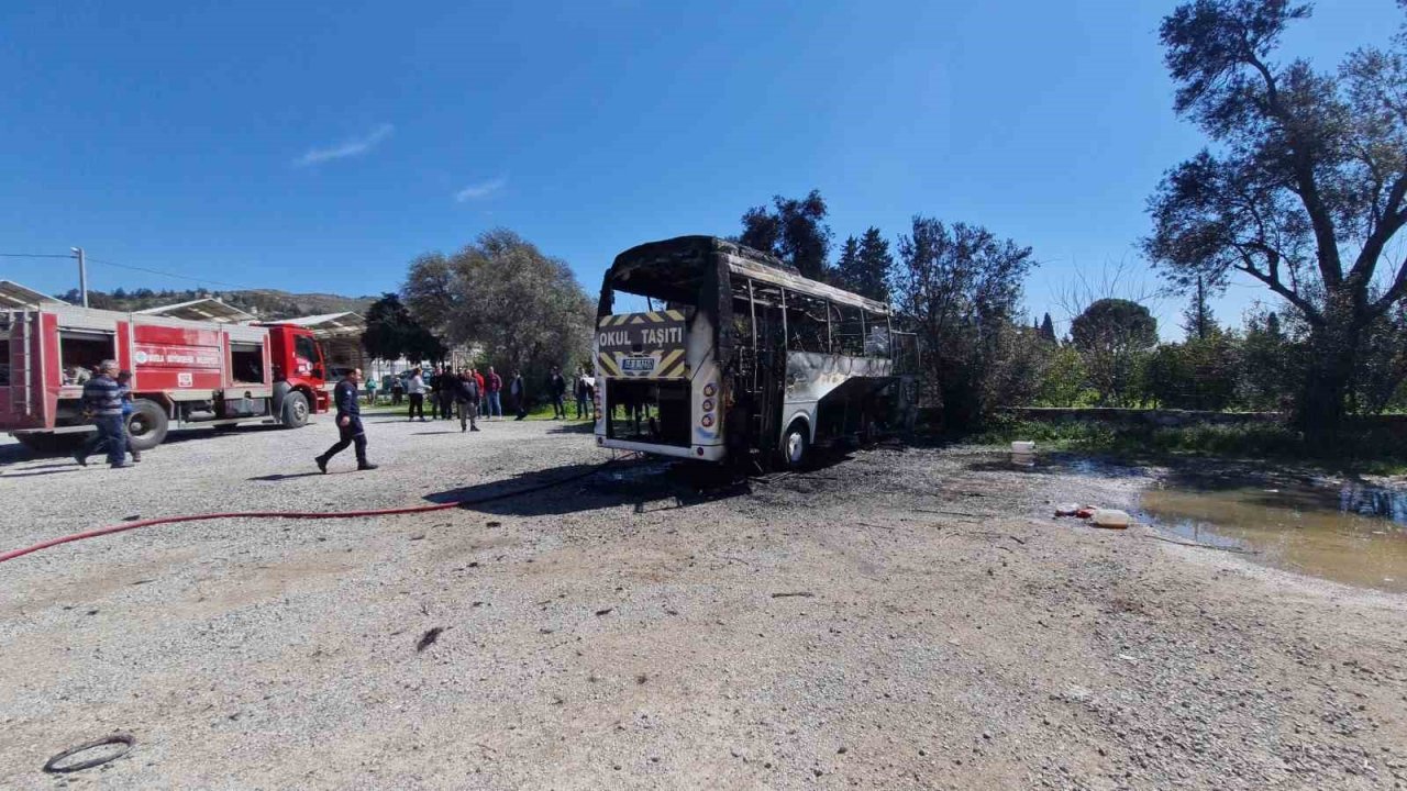 Okul servisi alev alev yandı