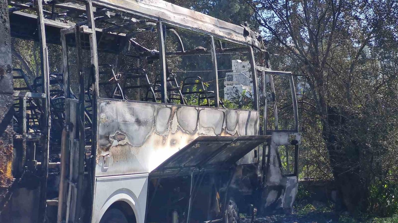 Okul servisi alev alev yandı