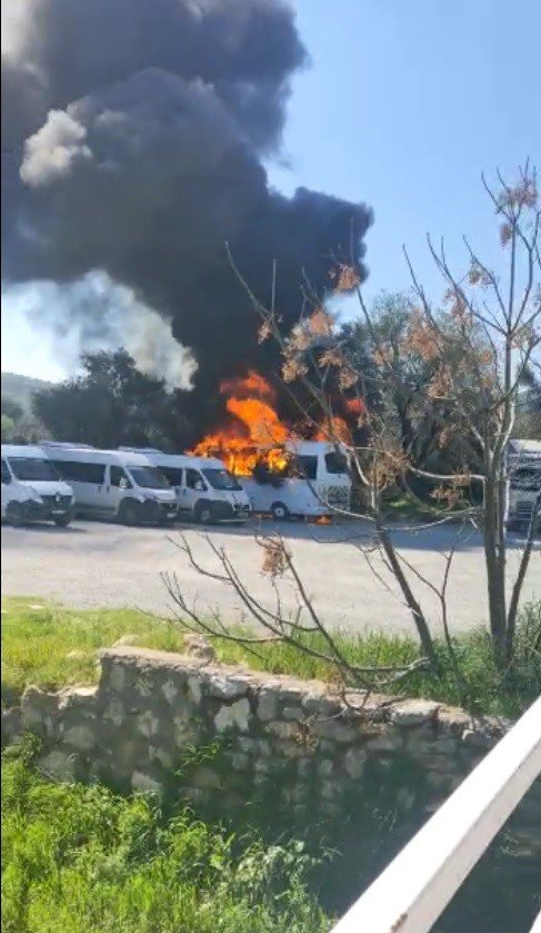 Okul servisi alev alev yandı