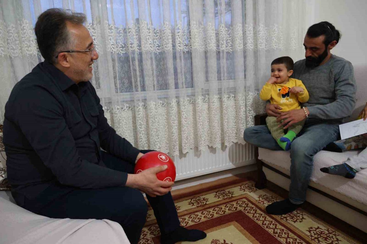 Başkan Savran ev ziyaretlerine devam ediyor