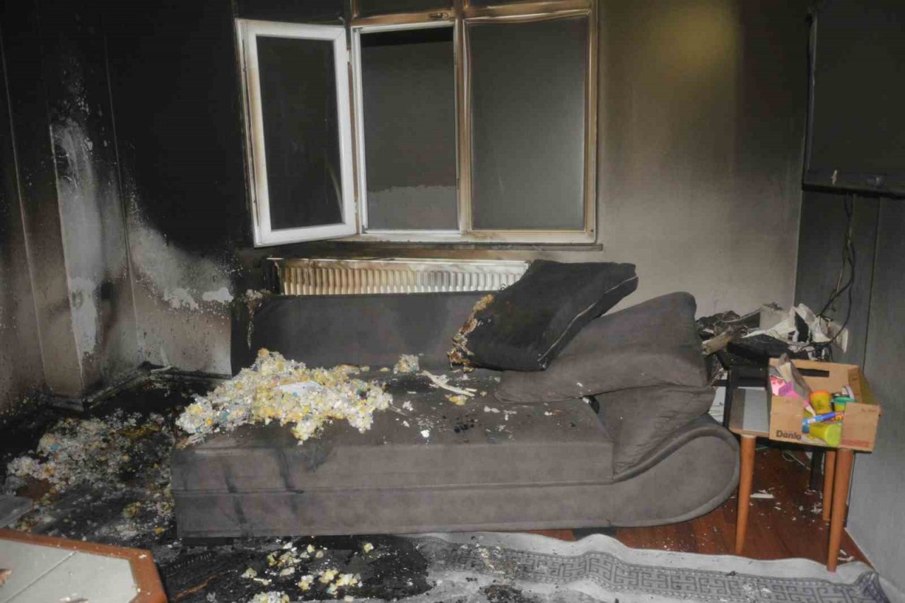 Sobadan çıkan kıvılcım evi yaktı