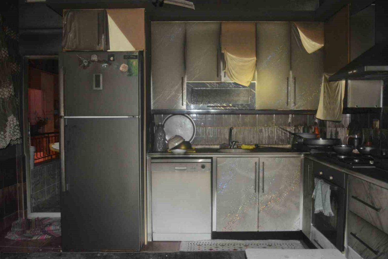 Sobadan çıkan kıvılcım evi yaktı