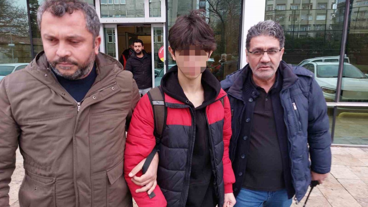 Kanser hastası annesini darp eden ağabeyini öldüren lise öğrencisi beraat etti