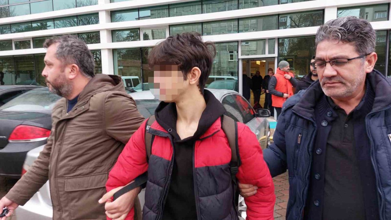 Kanser hastası annesini darp eden ağabeyini öldüren lise öğrencisi beraat etti