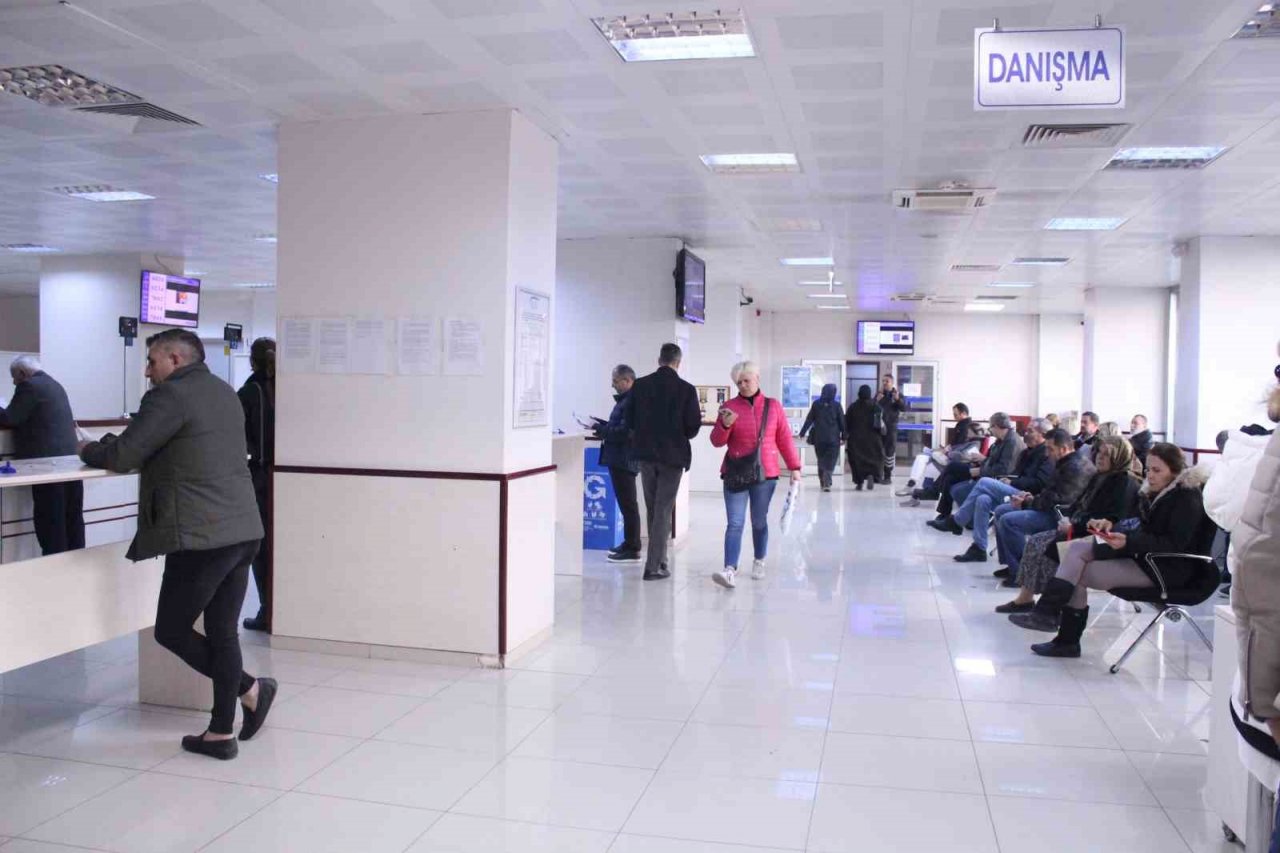 İzmir SGK’den EYT’li vatandaşlara örnek hizmet