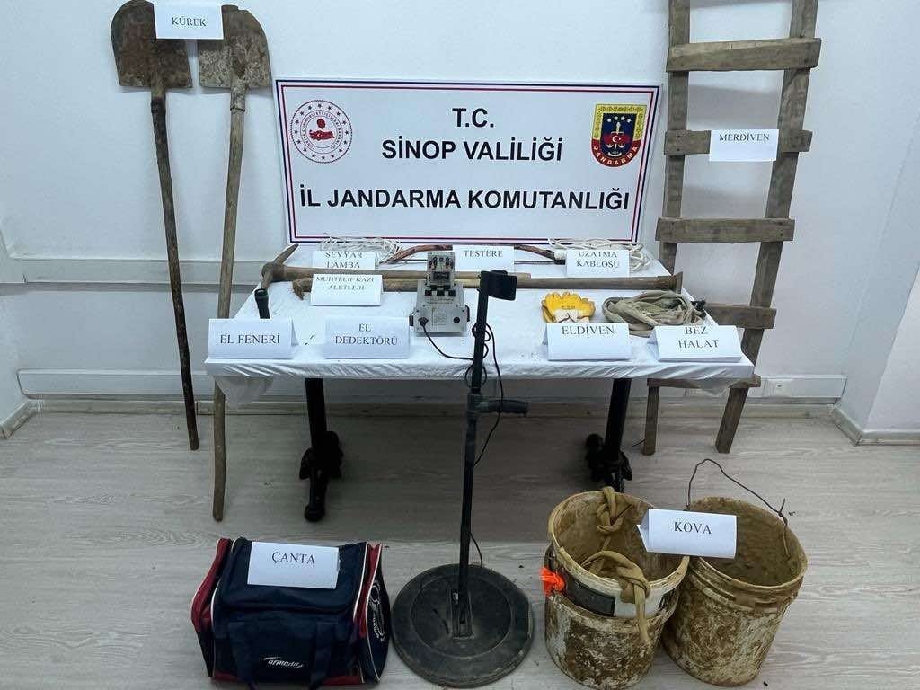 Sinop’ta kaçak kazı yapan 3 kişi suçüstü yakalandı