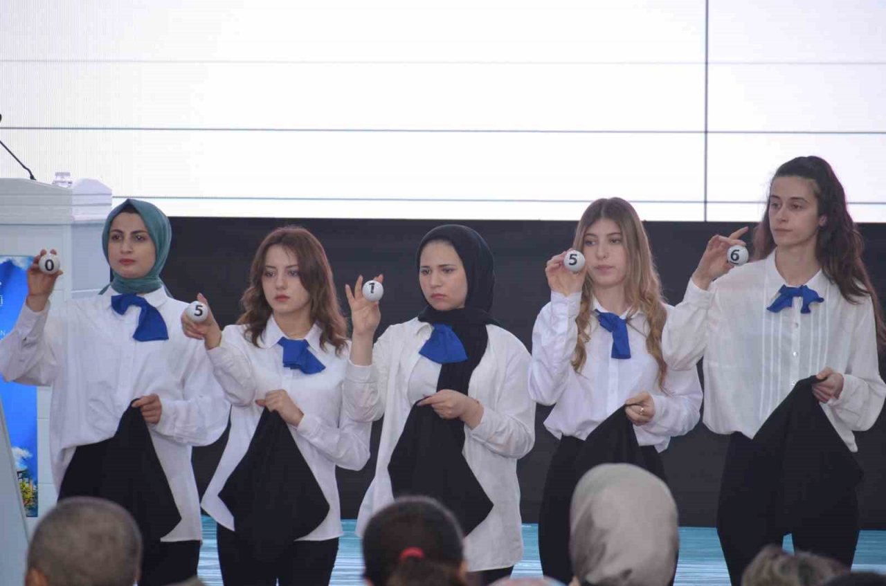 Tekirdağ’da TOKİ’nin kura çekilişi sürüyor