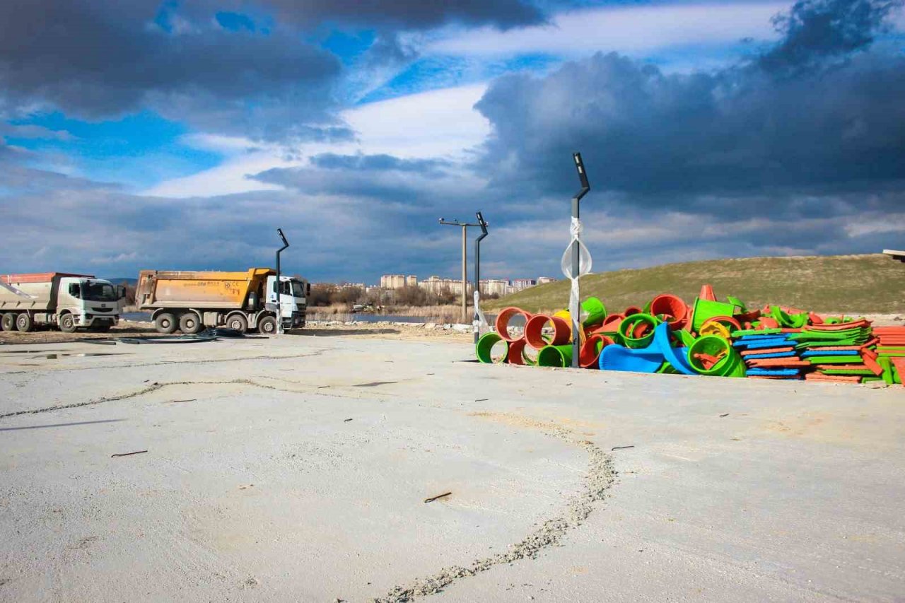 Yedigöller Rekreasyon Alanı’ndaki üst yapı çalışmaları tüm hızıyla devam ediyor