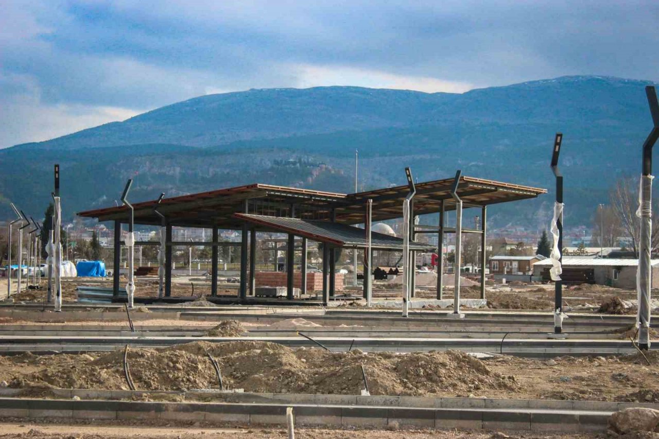 Yedigöller Rekreasyon Alanı’ndaki üst yapı çalışmaları tüm hızıyla devam ediyor