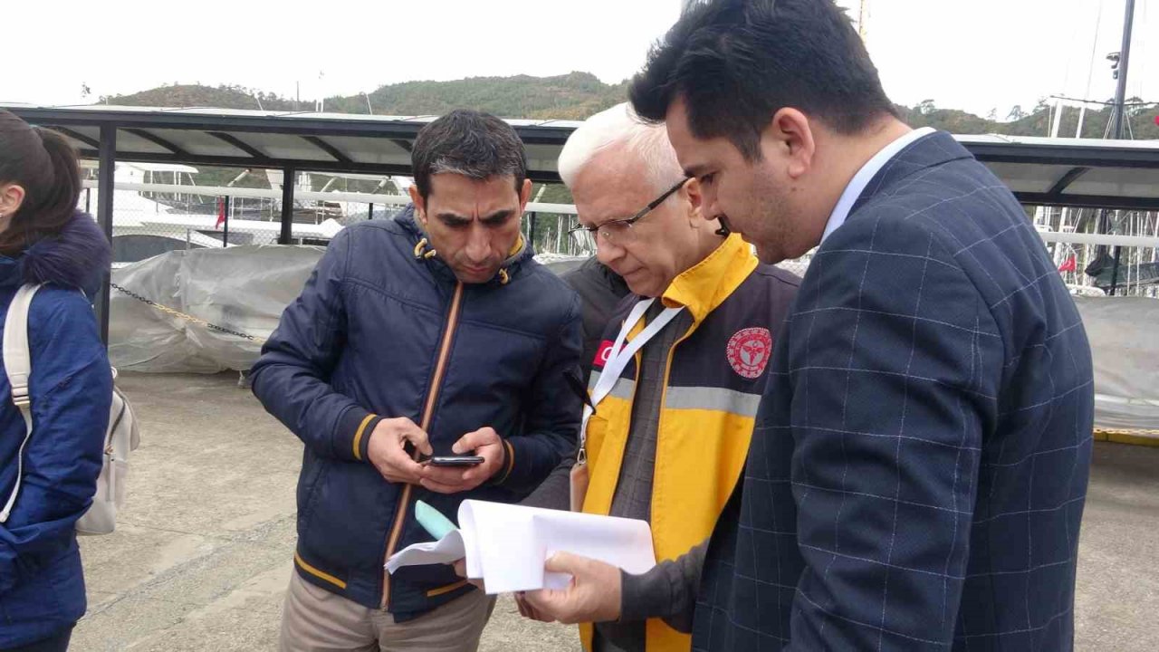 Oniki Adalar’dan depremzedelere ilaç ve bebek maması desteği Marmaris’e ulaştı