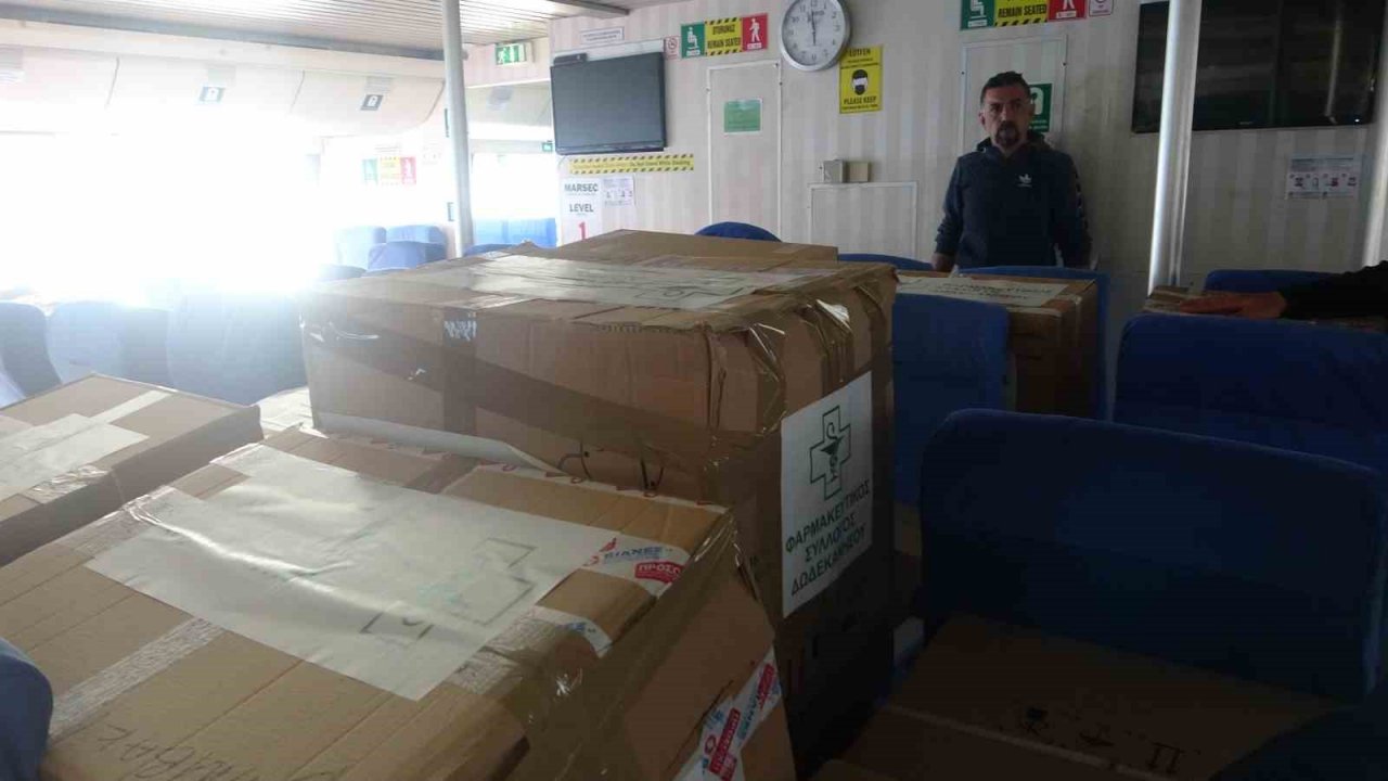 Oniki Adalar’dan depremzedelere ilaç ve bebek maması desteği Marmaris’e ulaştı