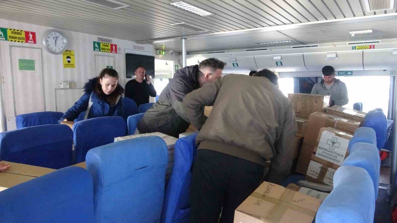 Oniki Adalar’dan depremzedelere ilaç ve bebek maması desteği Marmaris’e ulaştı