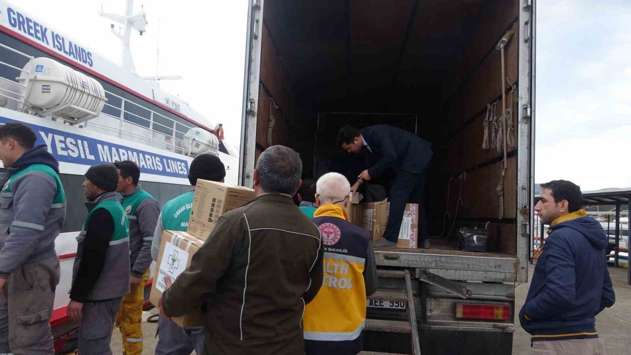 Oniki Adalar’dan depremzedelere ilaç ve bebek maması desteği Marmaris’e ulaştı