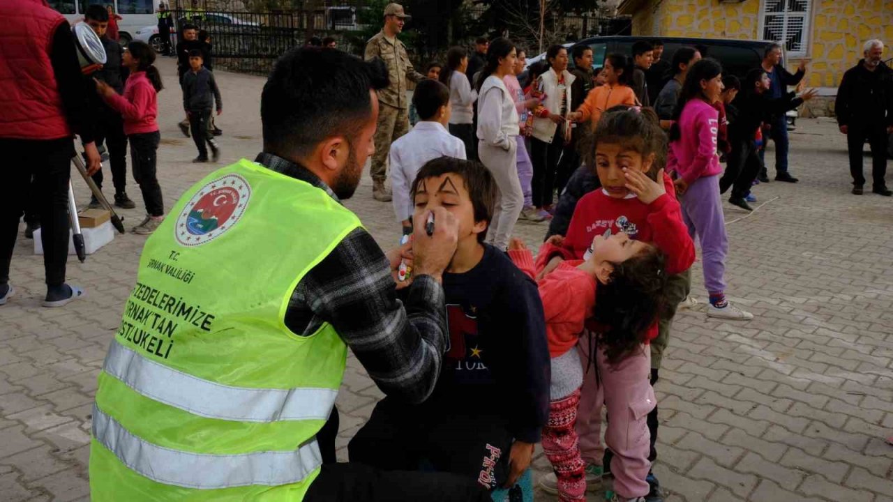 Şırnak’ta öğretmenler depremzede bin 500 çocuğu oyun ile buluşturdu