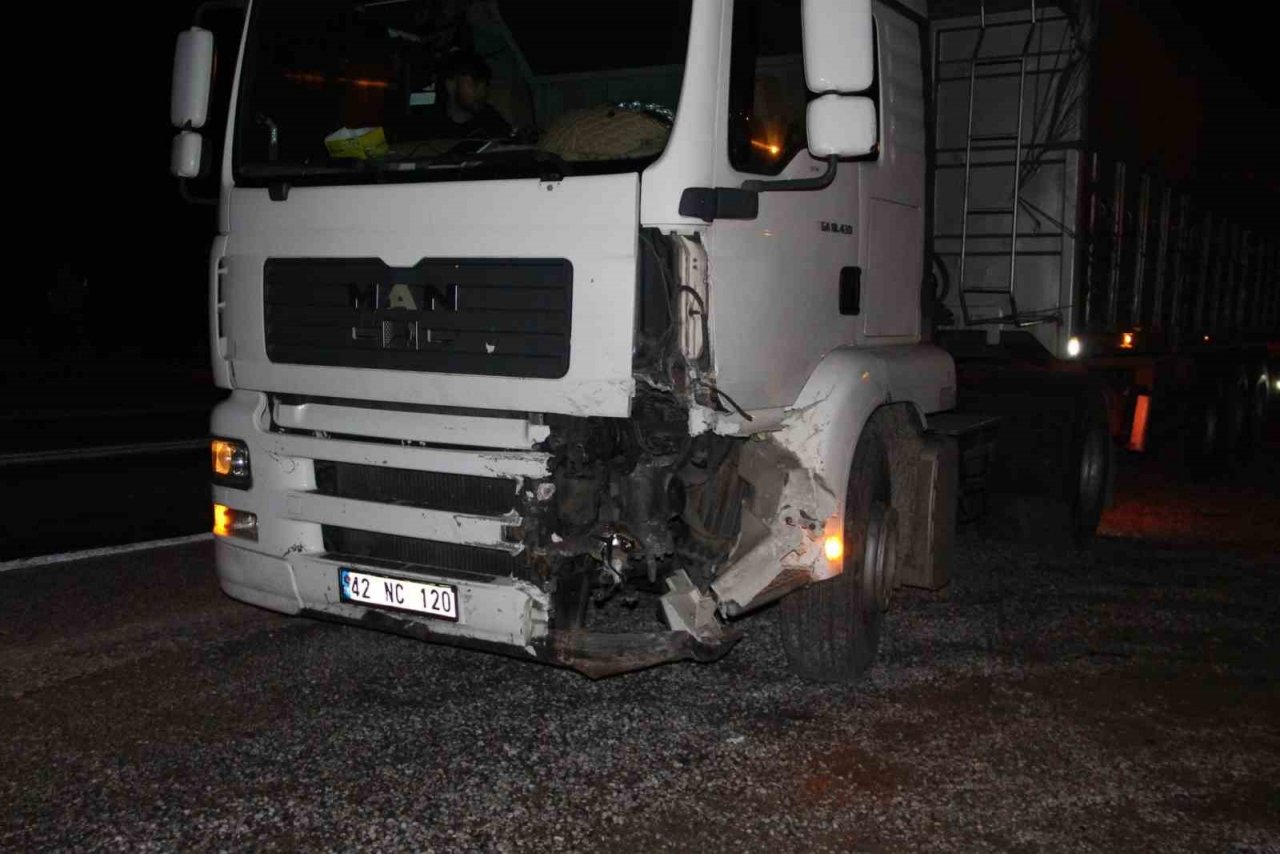 Kamyon ile otomobil çarpıştı, 2 kişi yaralandı