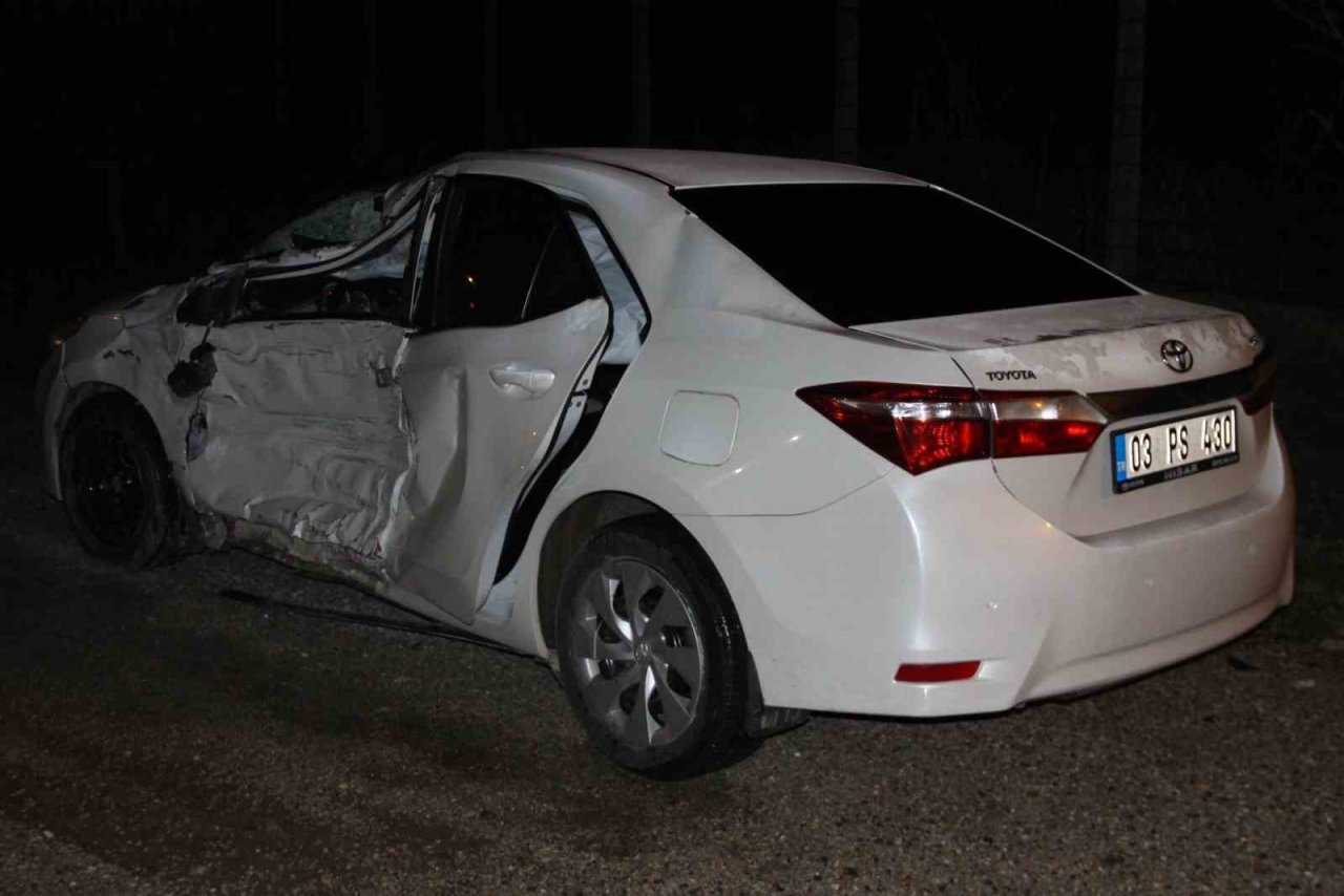 Kamyon ile otomobil çarpıştı, 2 kişi yaralandı