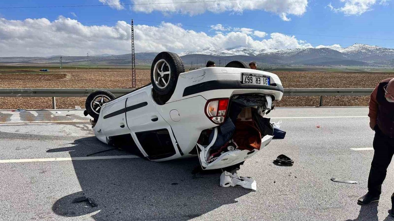 Kontrolden çıkan otomobilin takla attığı kazada 4 kişi yaralandı