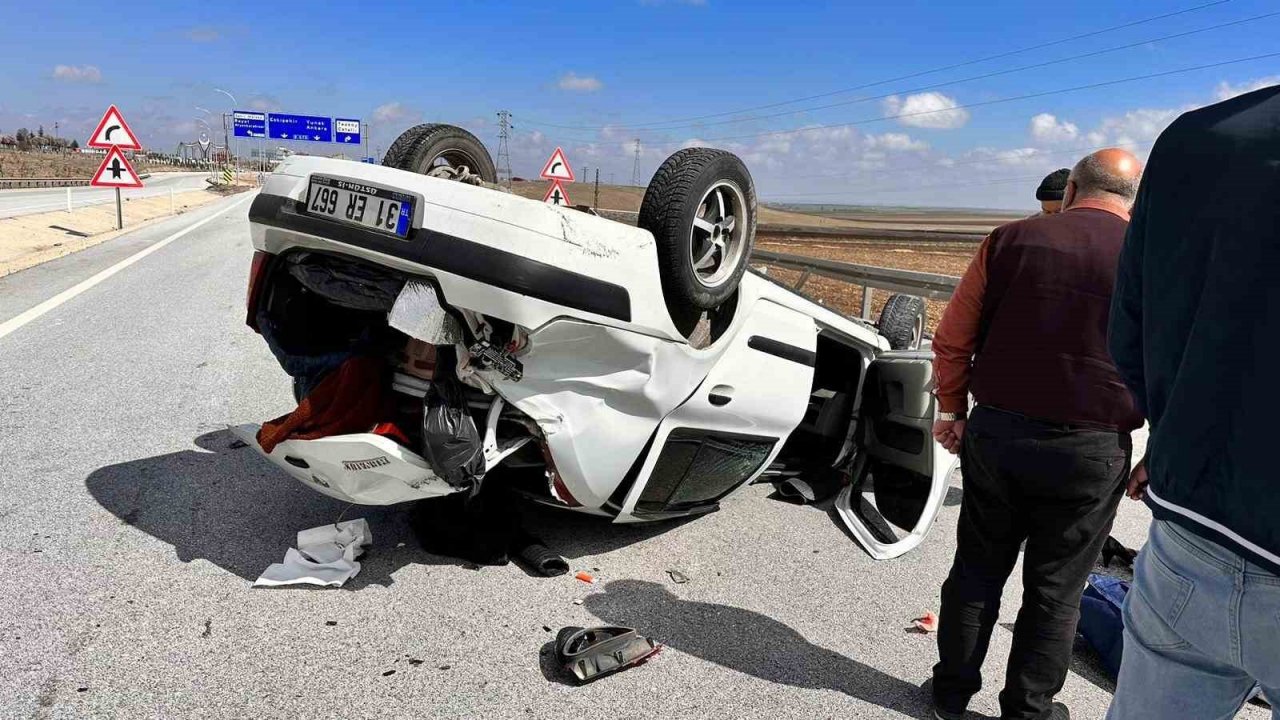 Kontrolden çıkan otomobilin takla attığı kazada 4 kişi yaralandı