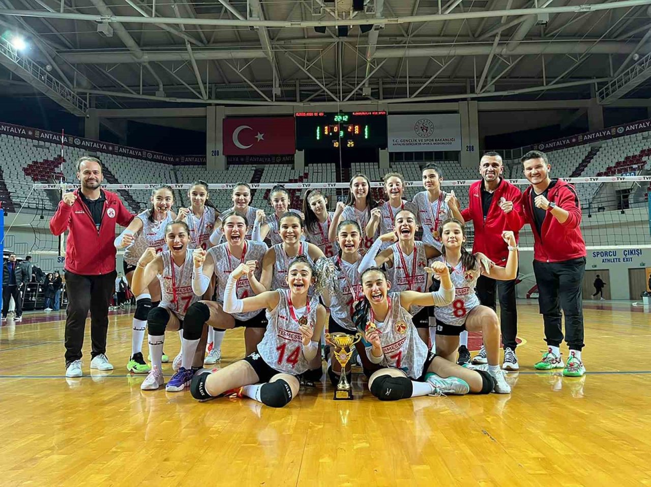 Döşemealtı’nın nar taneleri Antalya şampiyonu