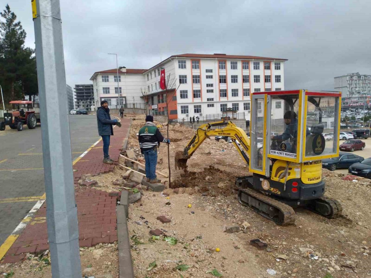 Artuklu Belediyesi kenti yeşillendiriyor