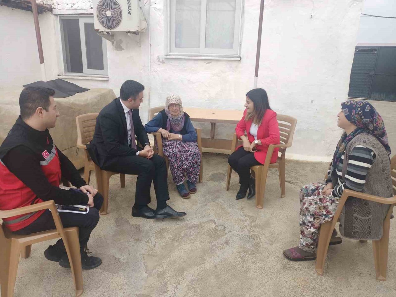 Müdür Turan İncirliova ve Koçarlı’da vatandaşlarla buluştu