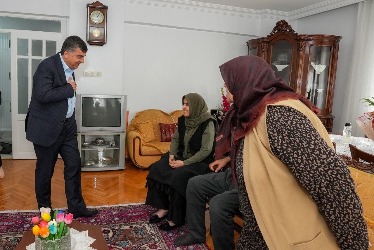 Fadıloğlu, Umre’den dönen vatandaşın davetini kırmadı