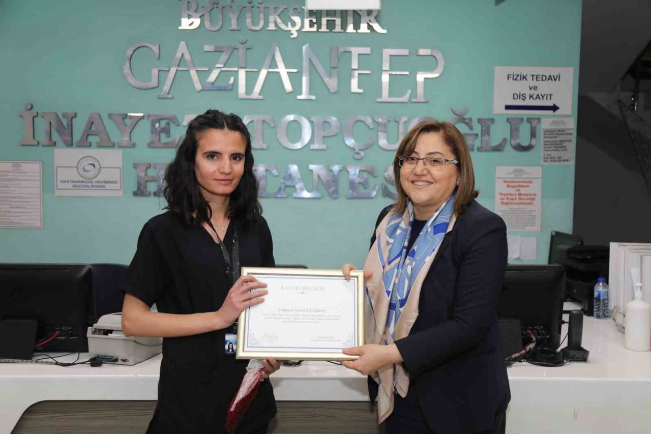 Şahin, fedakar hemşireleri ziyaret etti