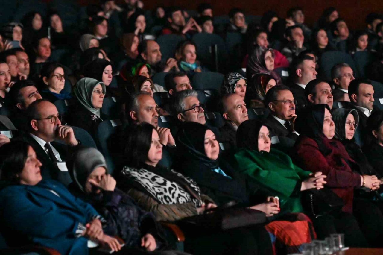 Bursa’da kahramanlıklarıyla tarihe damga vuran Türk kadınları vefa gecesinde anıldı