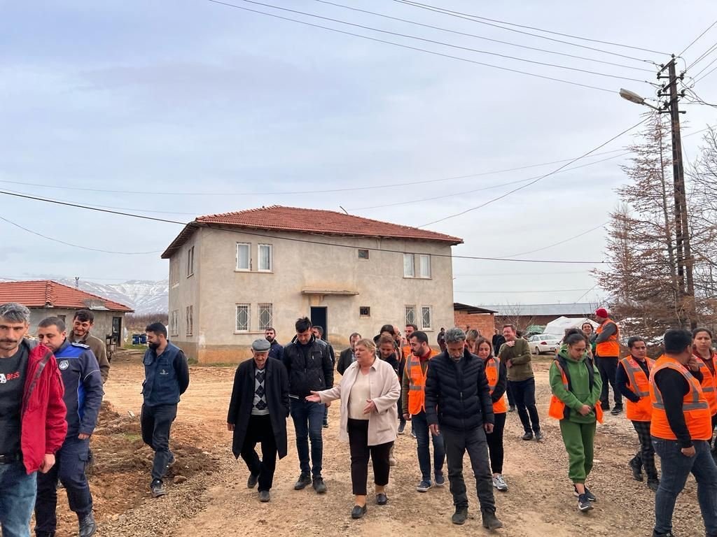 Başkan Erdem: "Ceyhan’a acilen konteyner kent gerekiyor"