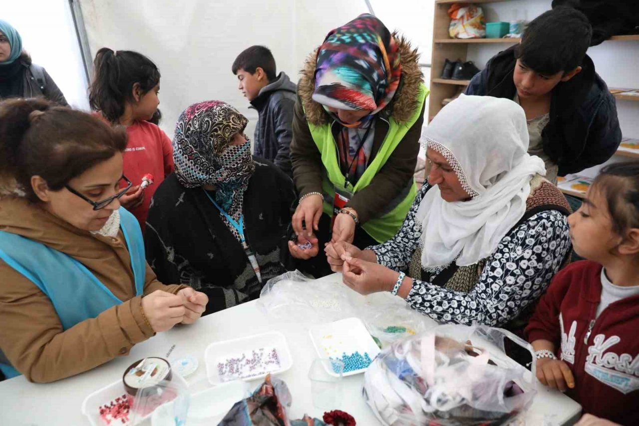 El sanatları atölyeleri depremzede kadınlar için psikoterapi merkezi haline geldi