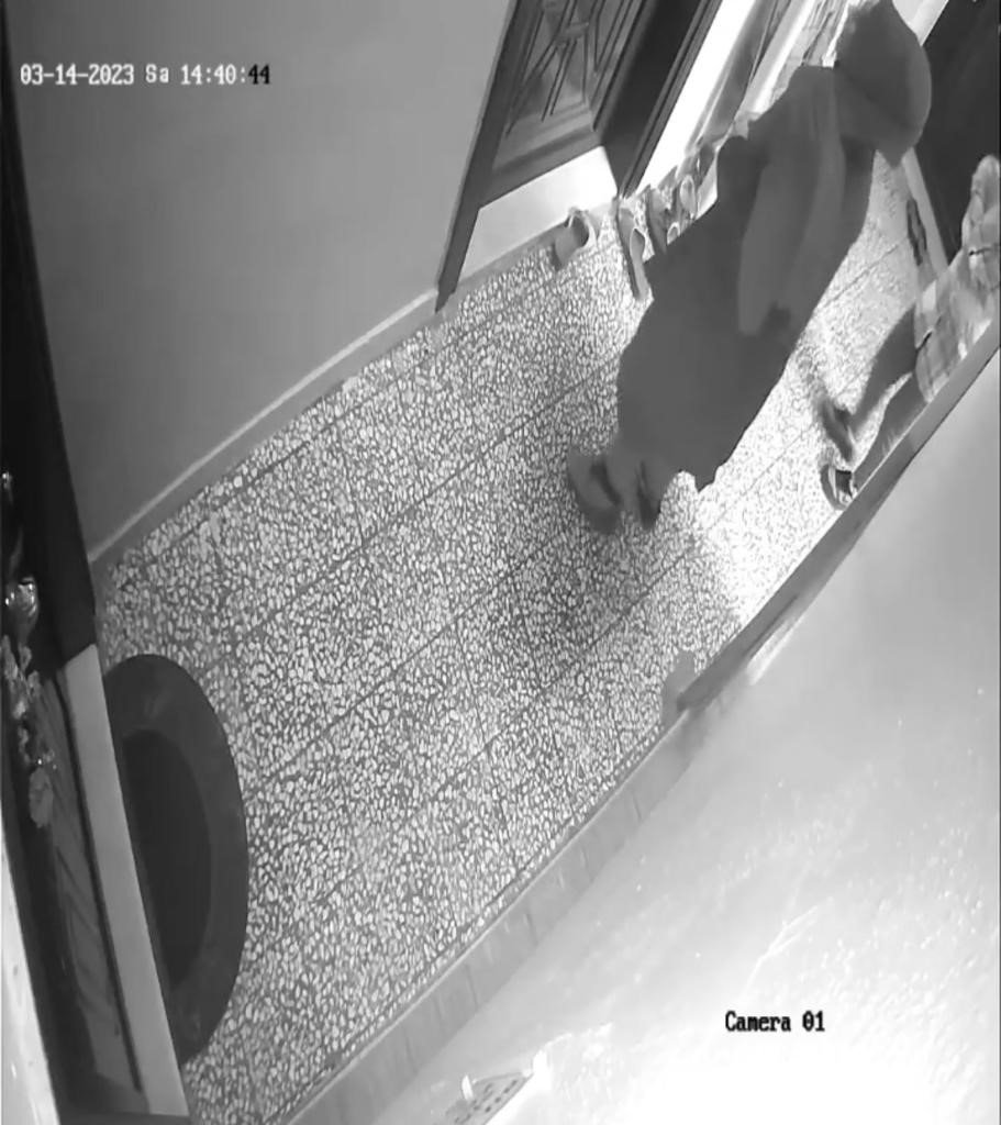 Güvenlik kamerasını gören şüpheli kadın adeta şok geçirdi