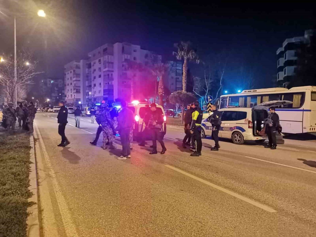 Ege Üniversitesinden randevu alamıyorum deyip tüfekle rastgele ateş açtı