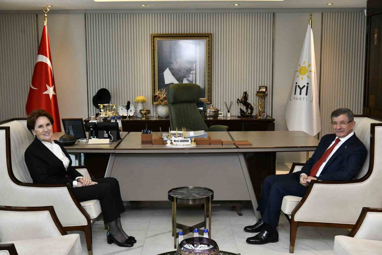 İYİ Parti lideri Akşener, Gelecek Partisi Genel Başkanı Davutoğlu ile bir araya geldi