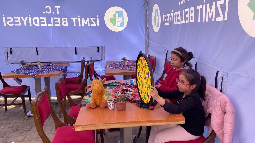 İzmit Belediyesi, Defne’de sosyal alan oluşturdu