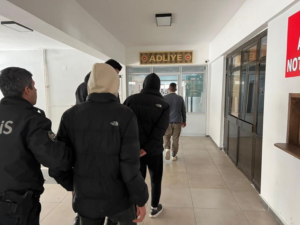 Kastamonu’da evlere danan 3 kişi tutuklandı