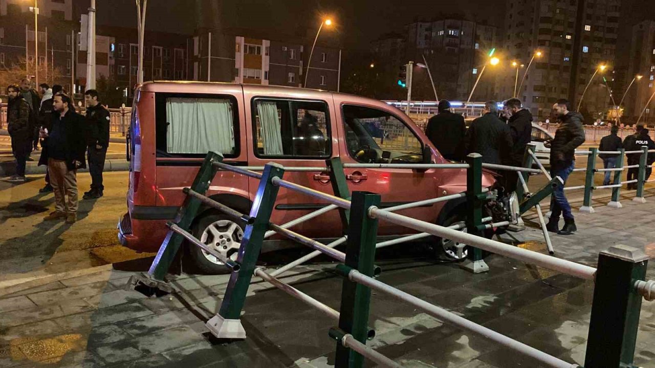 3 otomobil çarpıştı: 1 yaralı